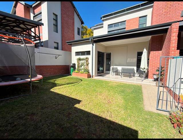 2 BEDROOM TOWNHOUSE FOR SALE IN FERNDALE